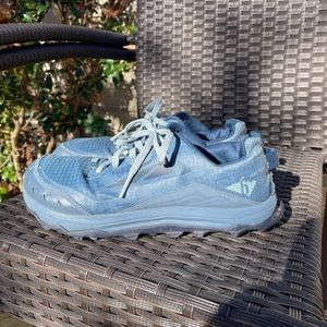 Altra Ladies Running Trail Shoe Lone Peak size 9